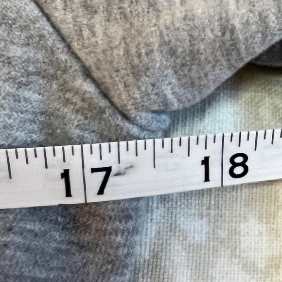 Classic WeSC Icon Crewneck Unisex Tween Sweatshirt, Medium 10 - Picture 10 of 12